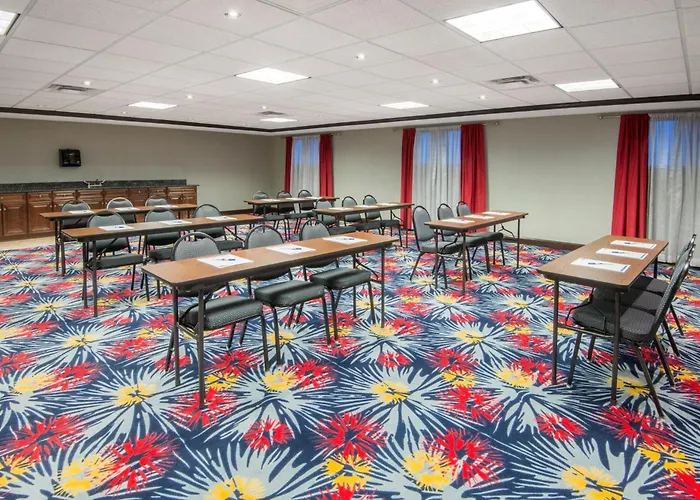 Holiday Inn Express Cleveland Airport - Brook Park By Ihg